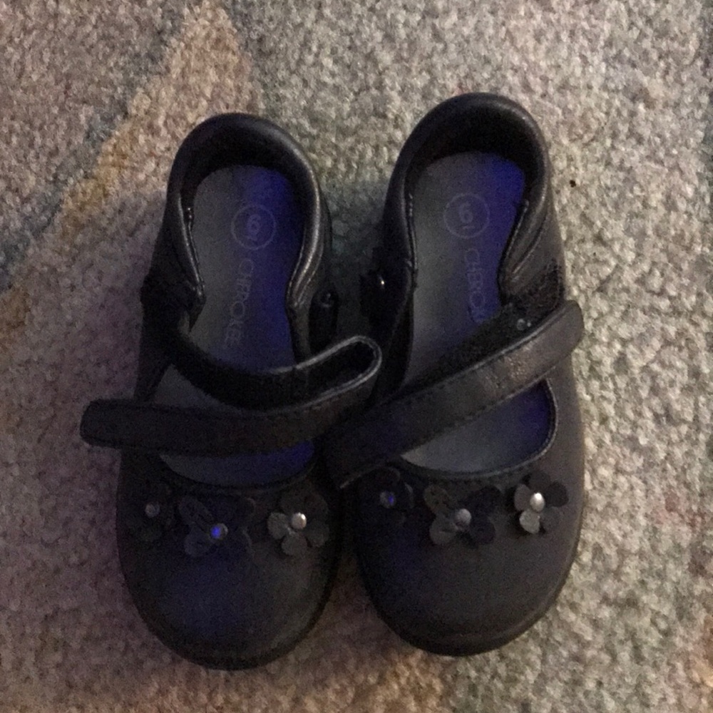 Girl’s Black Shoes